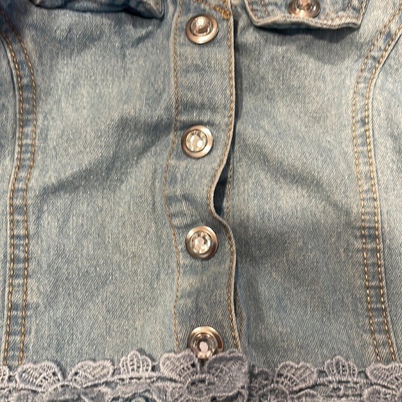 Little lass size 4 t button up vest good condition - Picture 3 of 3